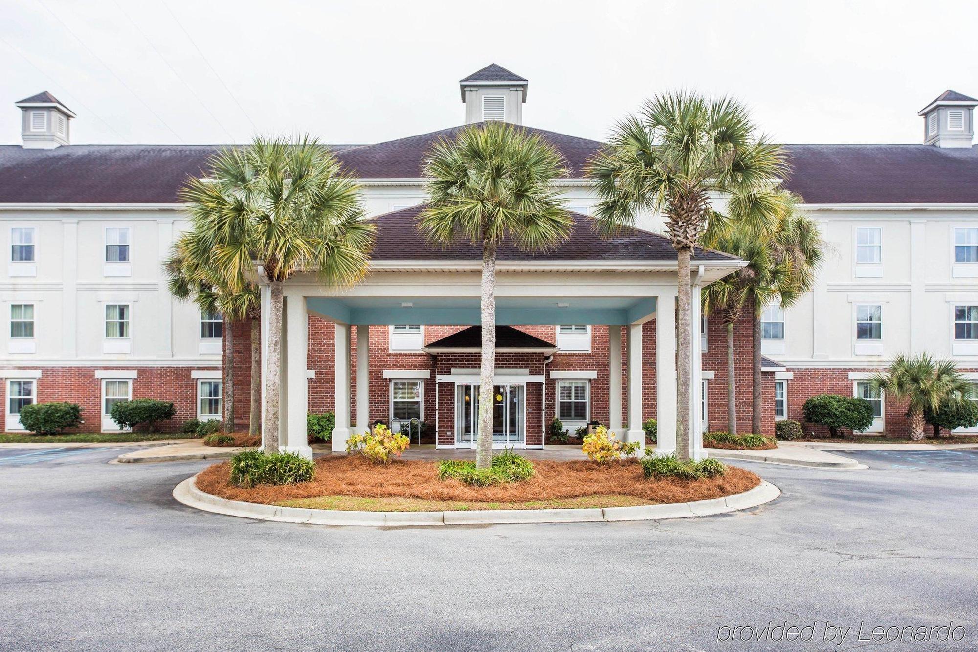 Comfort Inn & Suites Patriots Point Charleston Exterior photo